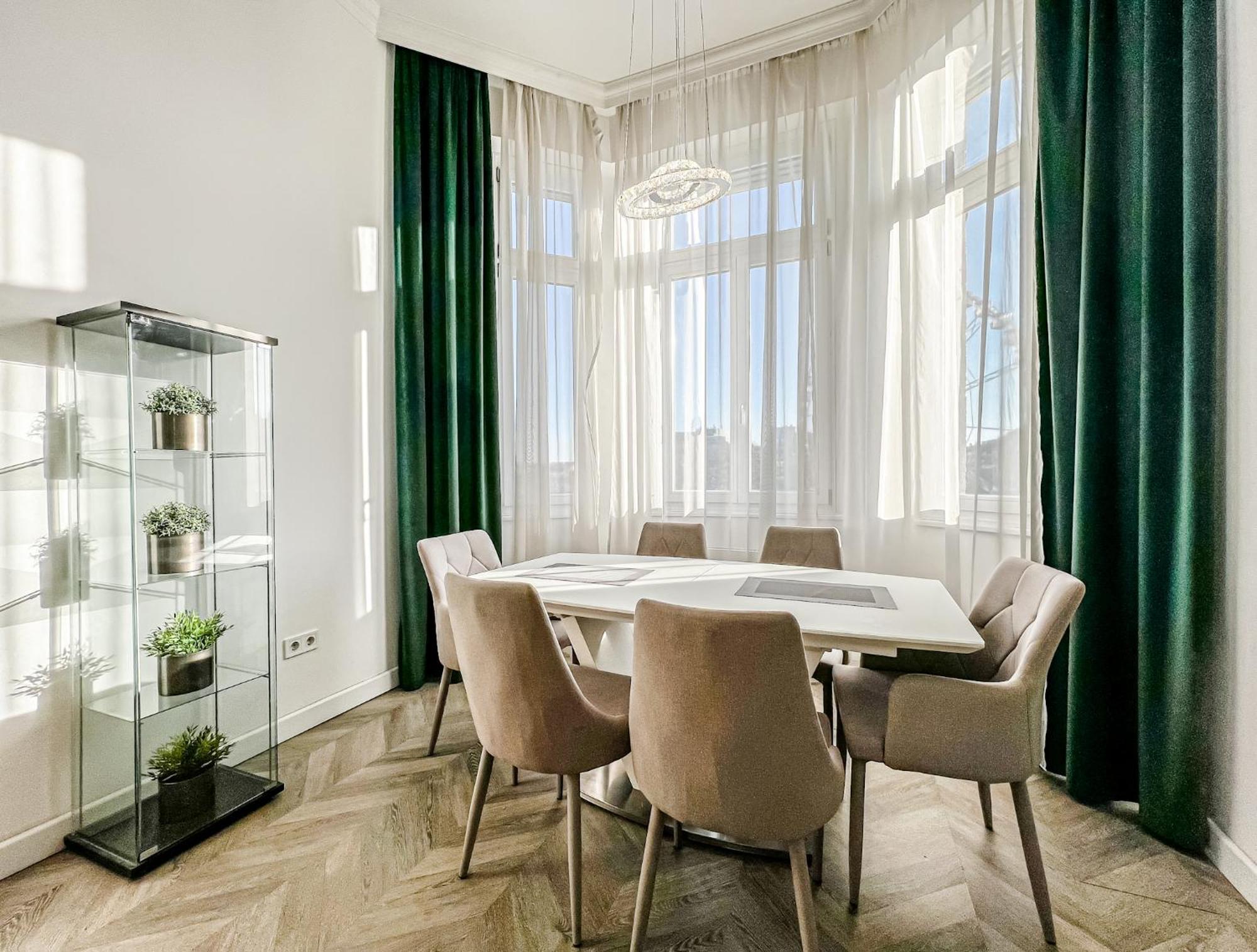 Luxury Downtown Dreams Lägenhet Budapest Exteriör bild